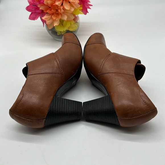 Clarks Bendables Carmel Color Leather Heels Size 10 MCH6873E - Picture 5 of 7